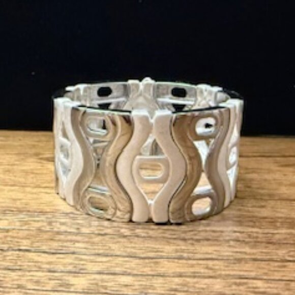 Lia Sophia "HOURGLASS" Stretch Bracelet - Picture 2 of 7